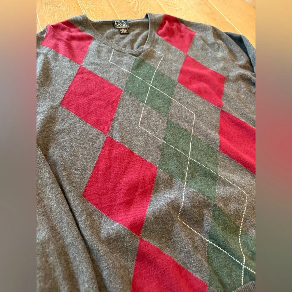 Jos. A. Bank Charcoal V-Neck Argyle Sweater with Red & Green Diamonds XL